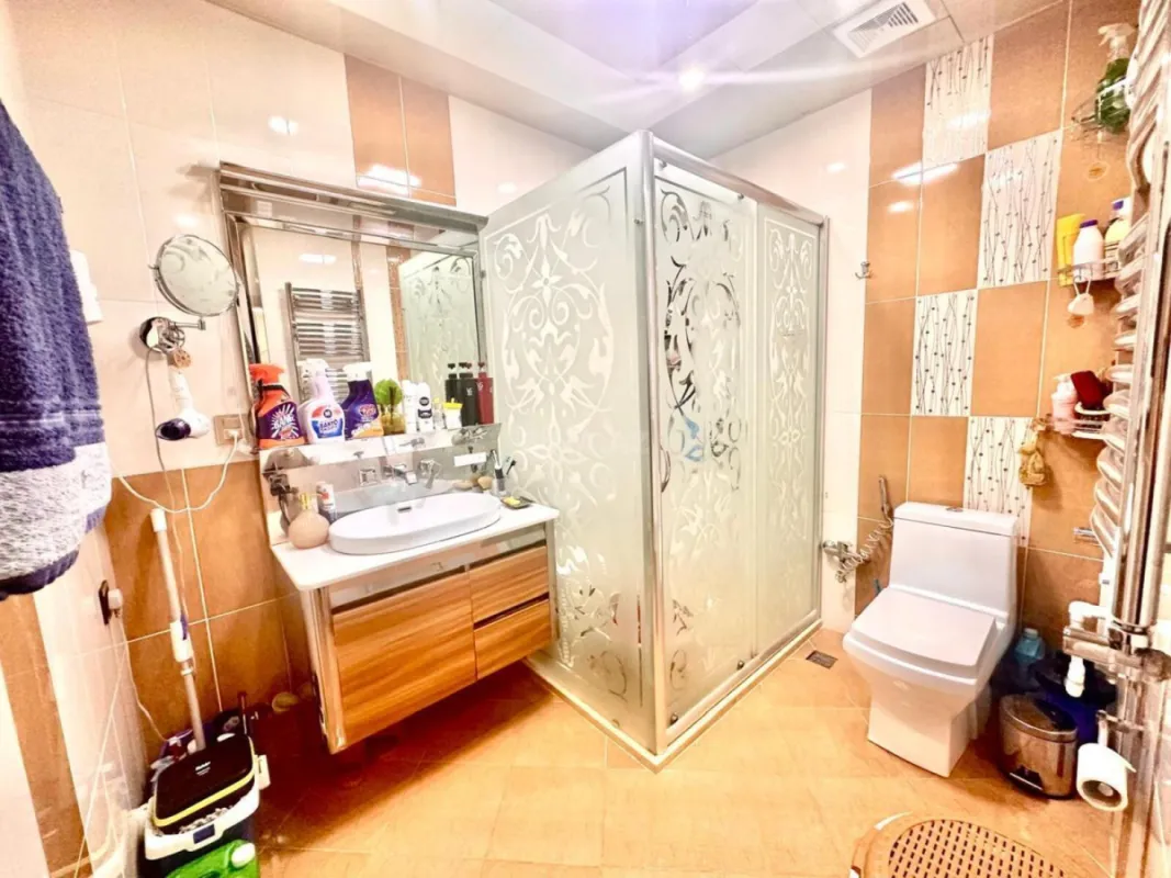 Satılır 4 otaqlı mənzil 220 m²