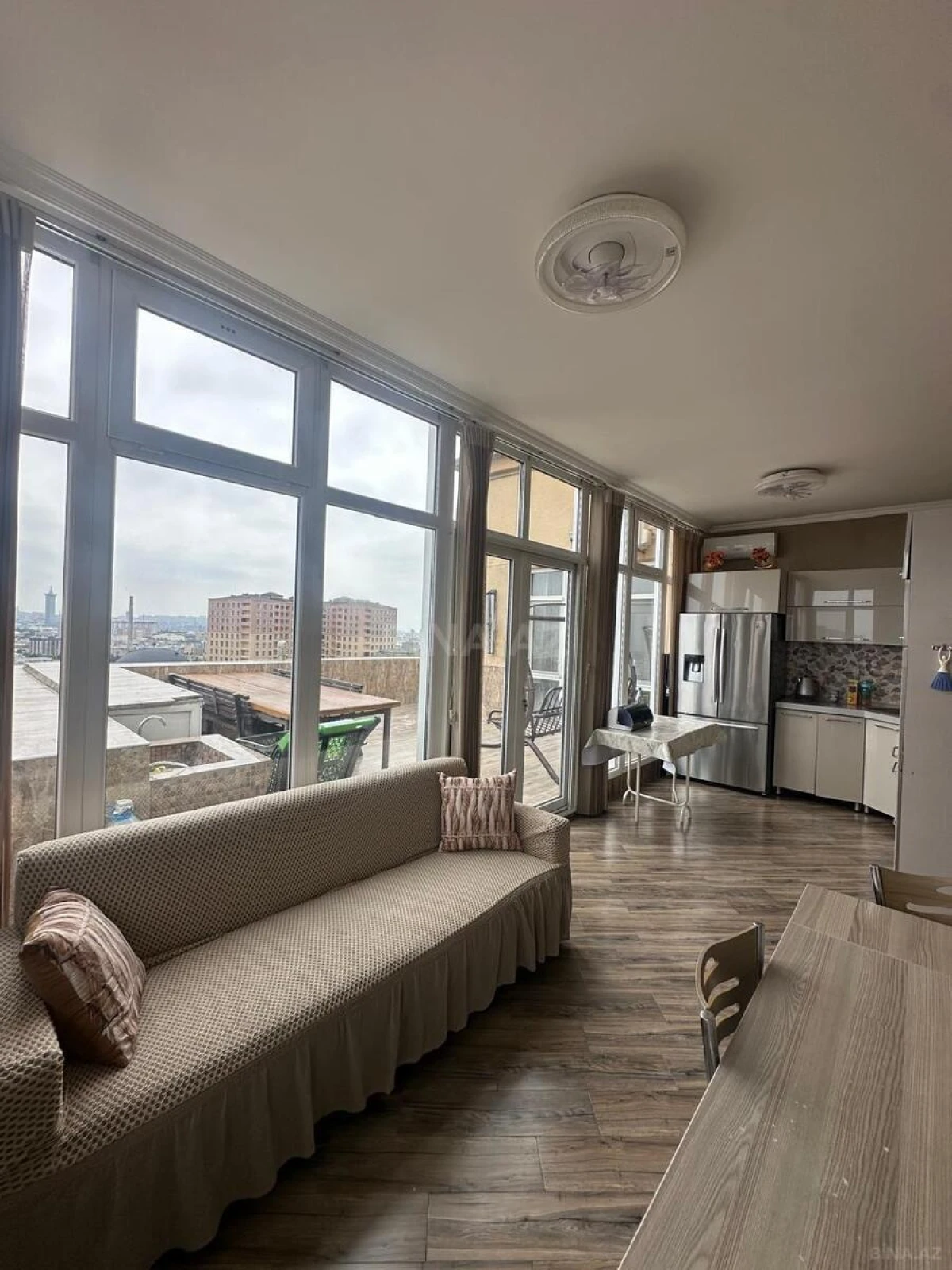 Satılır 4 otaqlı mənzil 220 m²