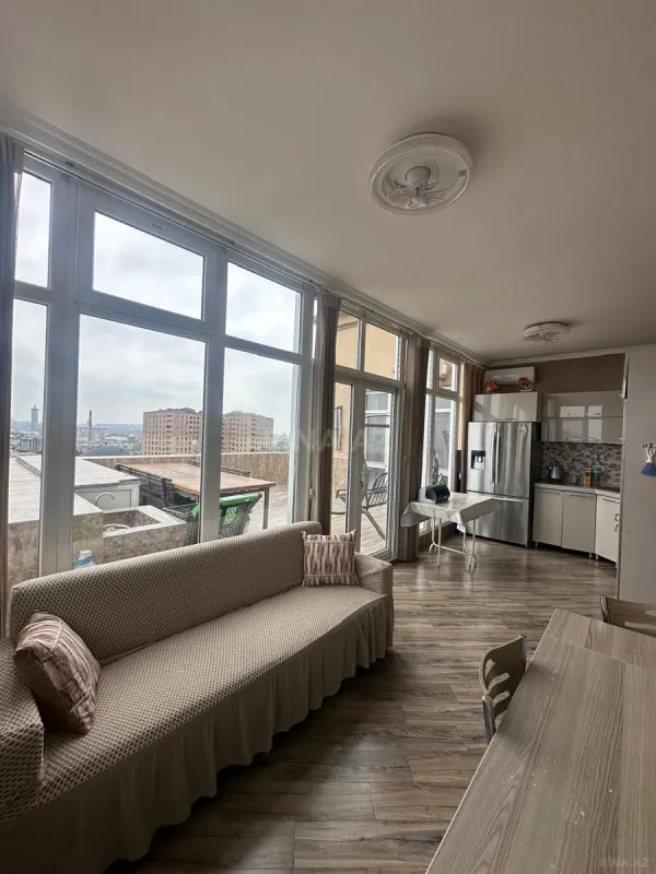 Satılır 4 otaqlı mənzil 220 m²