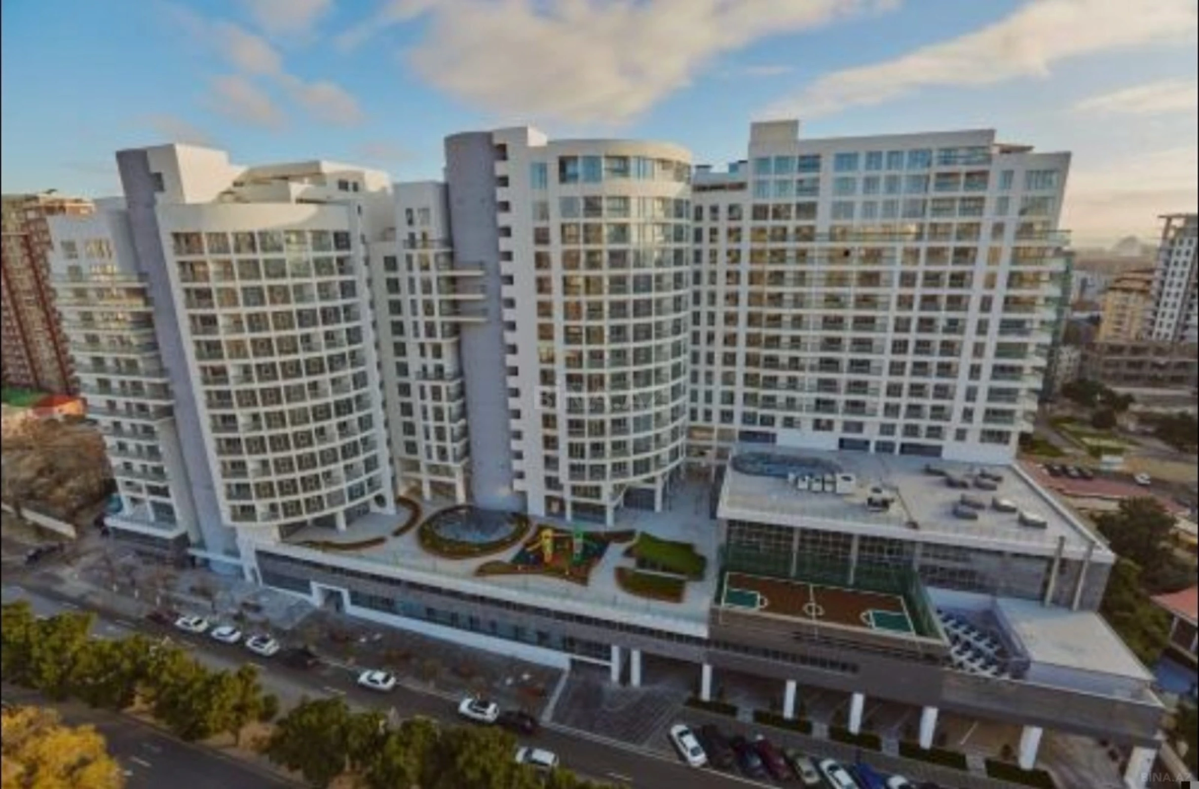 Satılır 3 otaqlı mənzil 111 m²