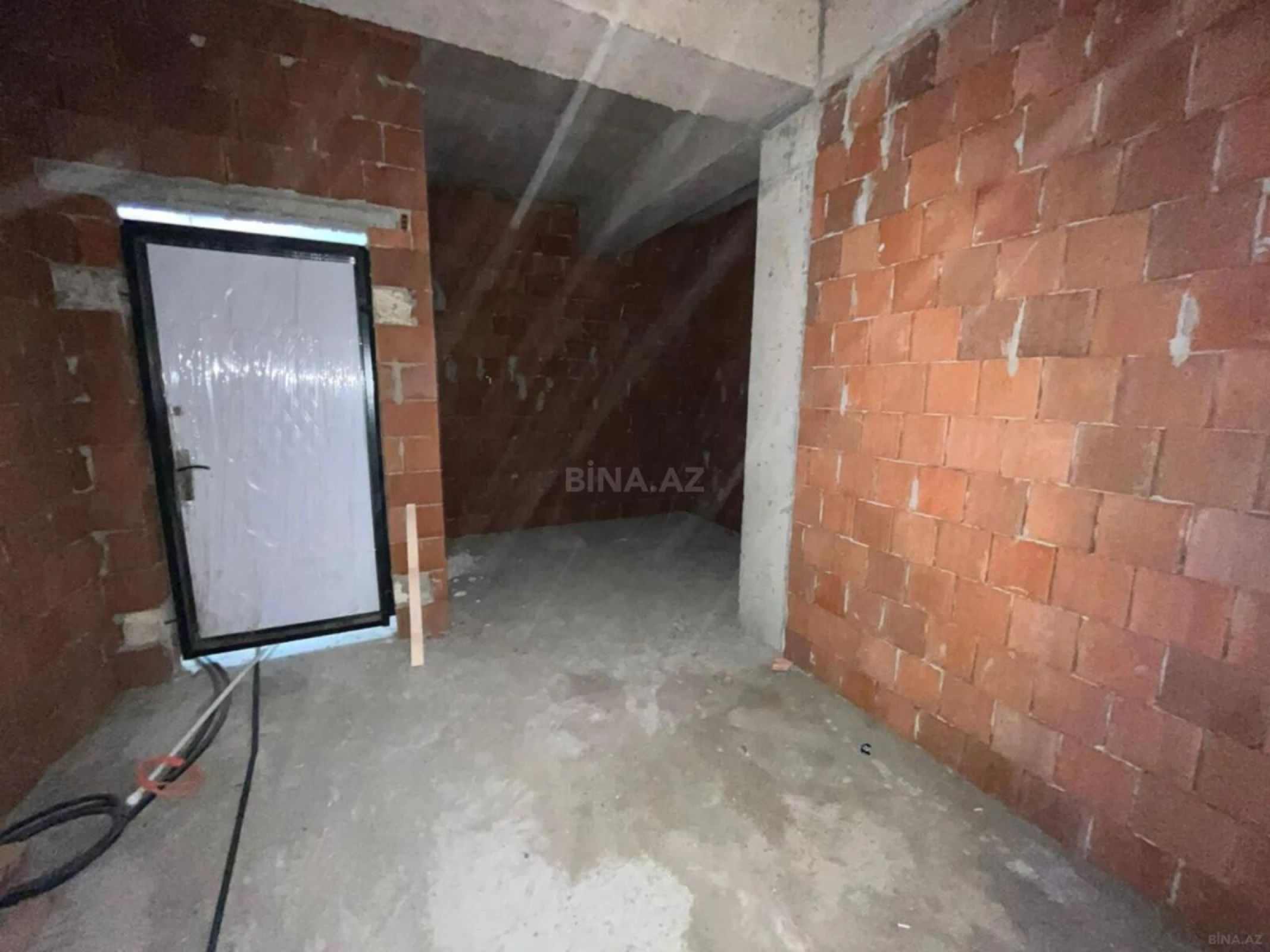 Satılır 3 otaqlı mənzil 111 m²