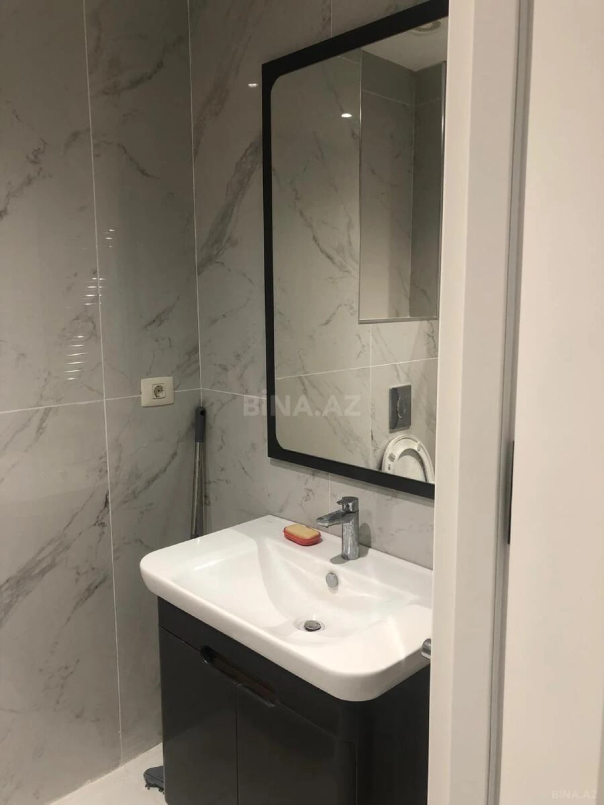 Kirayə verilir 2 otaqlı mənzil 75 m²