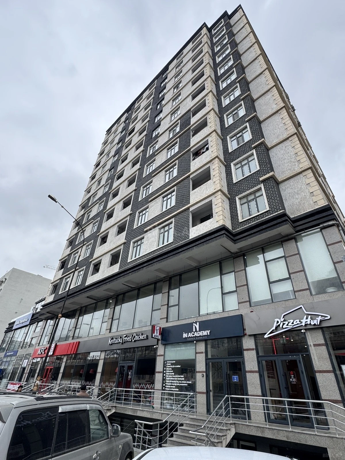 Satılır 3 otaqlı mənzil 104 m²