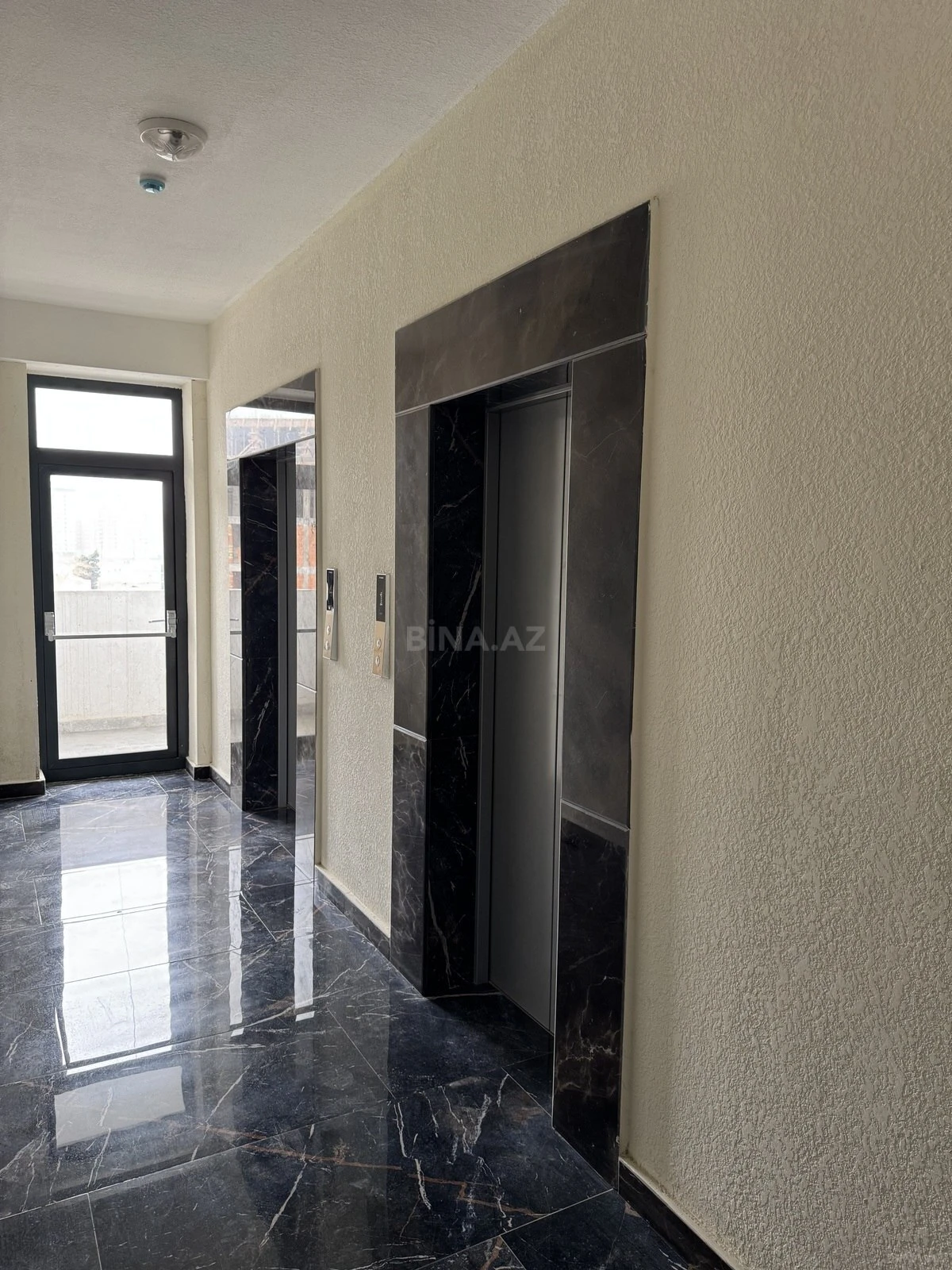 Satılır 3 otaqlı mənzil 104 m²