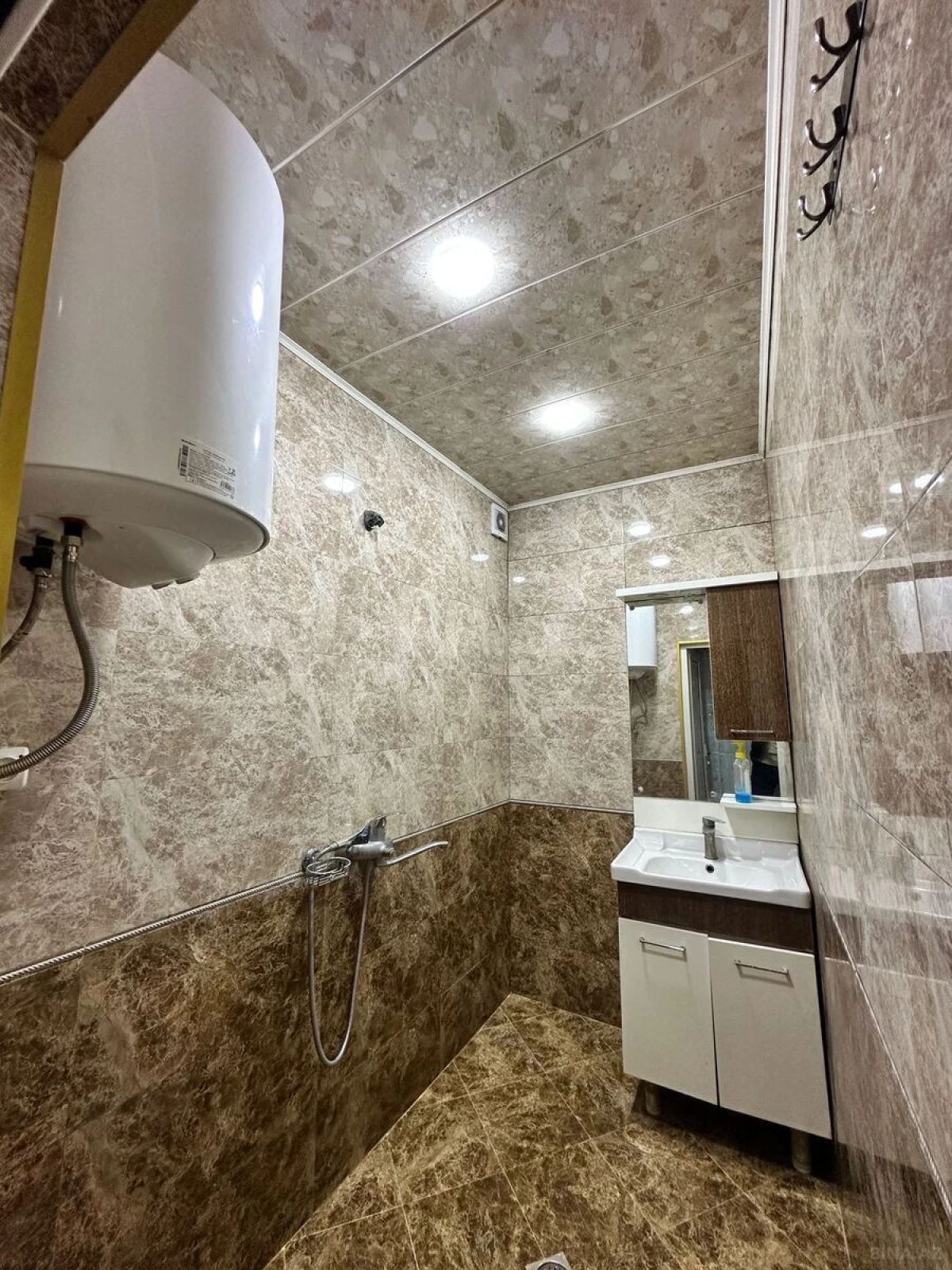 Satılır 5 otaqlı mənzil 100 m²