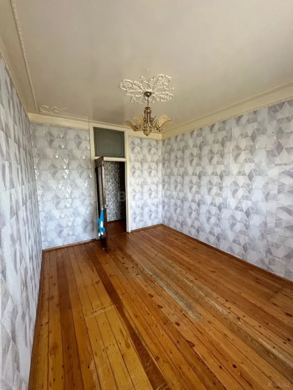 Satılır 5 otaqlı mənzil 100 m²