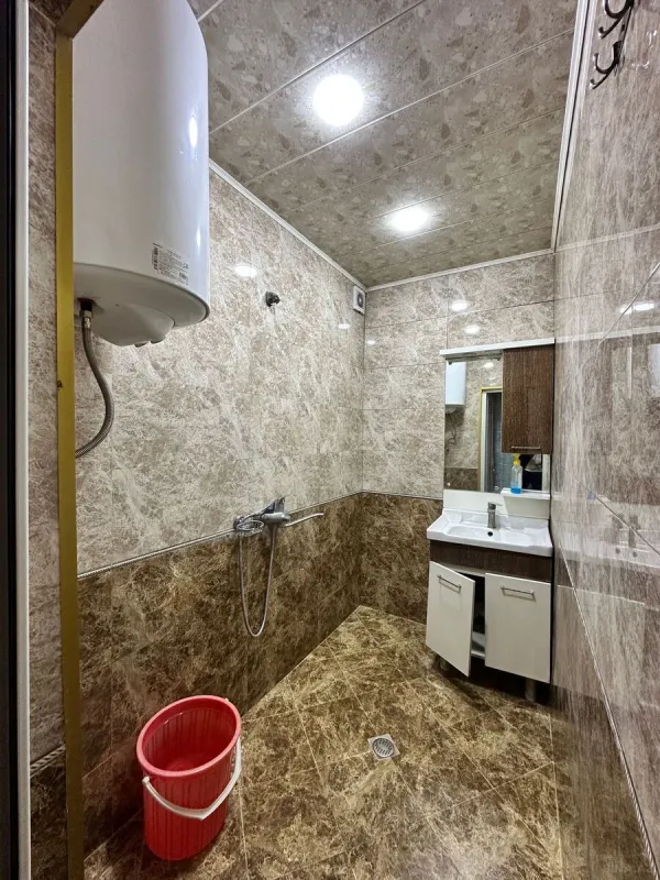 Satılır 5 otaqlı mənzil 100 m²