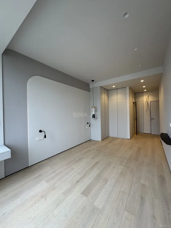Satılır 2 otaqlı mənzil 109 m²