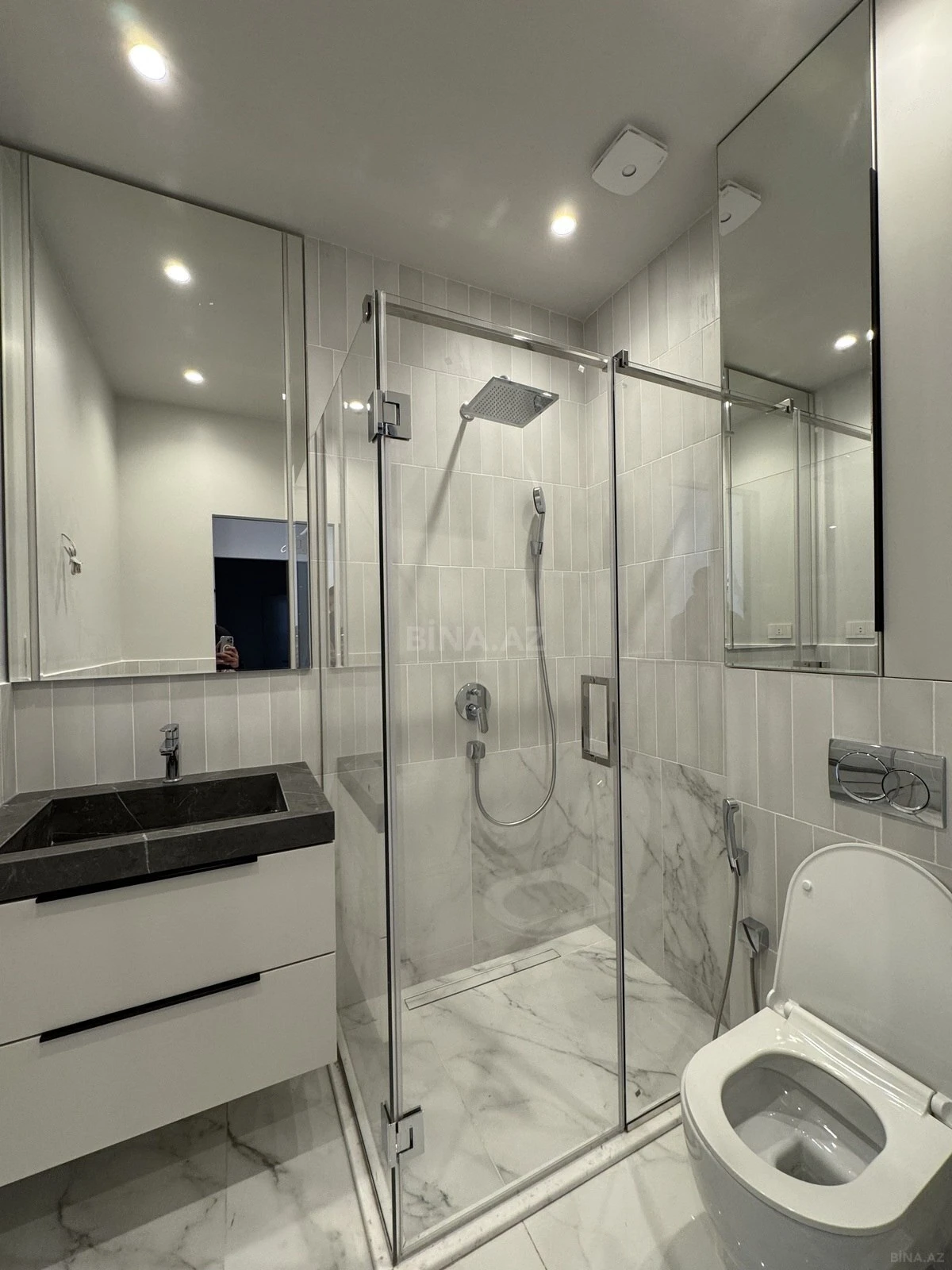 Satılır 2 otaqlı mənzil 109 m²