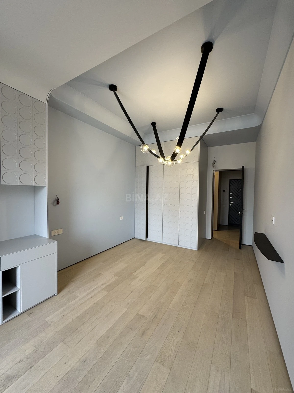 Satılır 2 otaqlı mənzil 109 m²