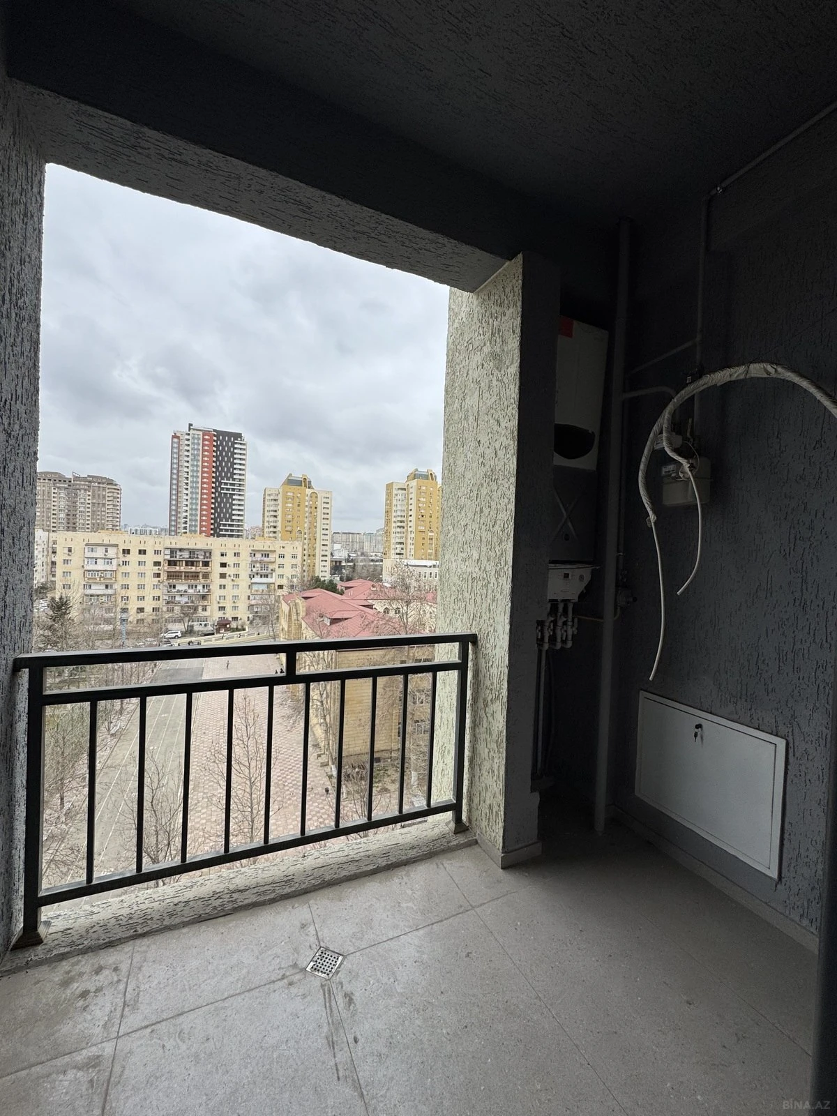 Satılır 2 otaqlı mənzil 109 m²