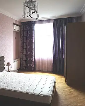 Satılır 2 otaqlı mənzil 82 m²