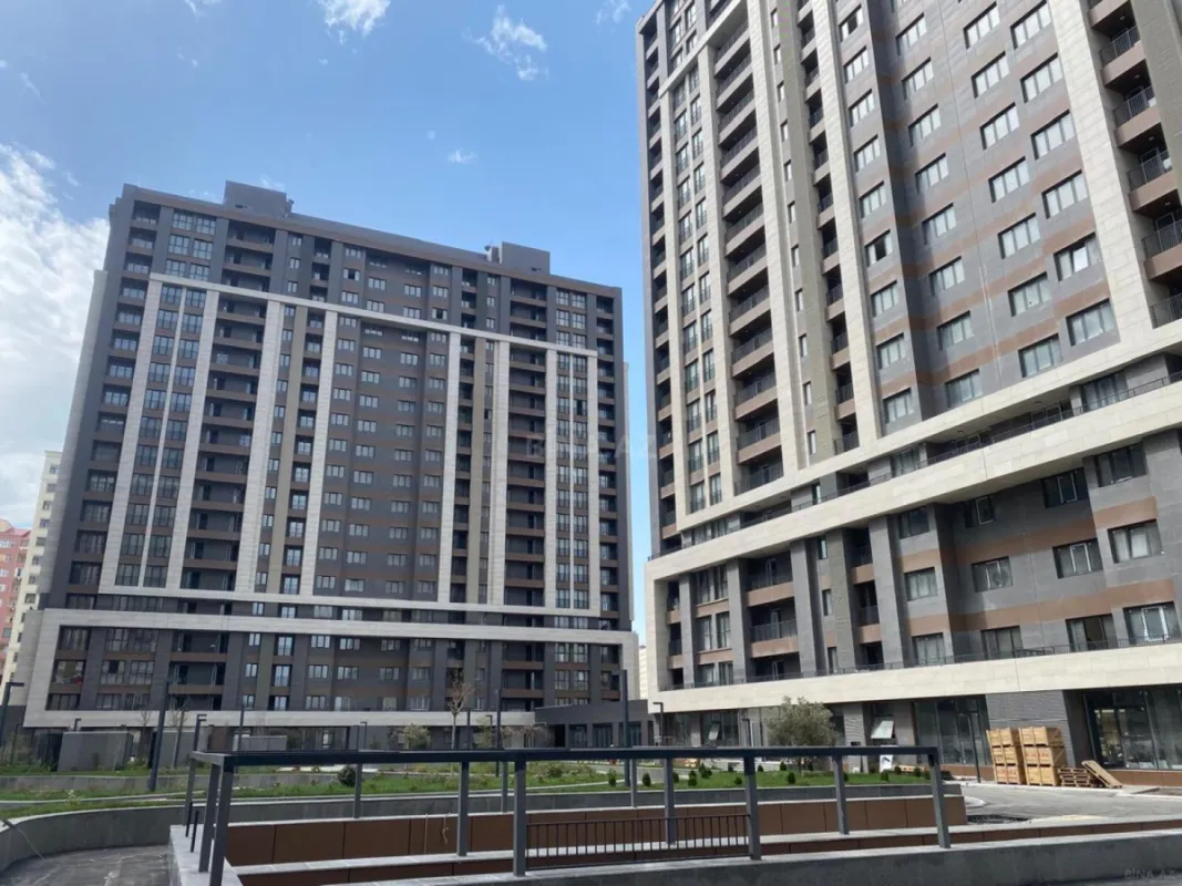 Satılır 4 otaqlı mənzil 200 m²
