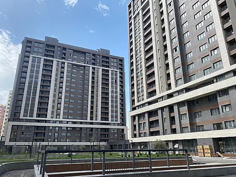 Satılır 4 otaqlı mənzil 200 m²