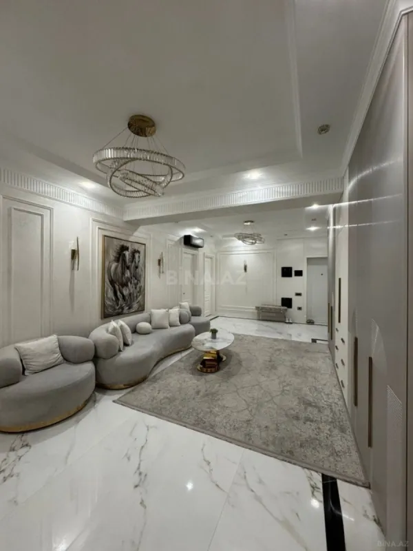 Satılır 4 otaqlı mənzil 200 m²