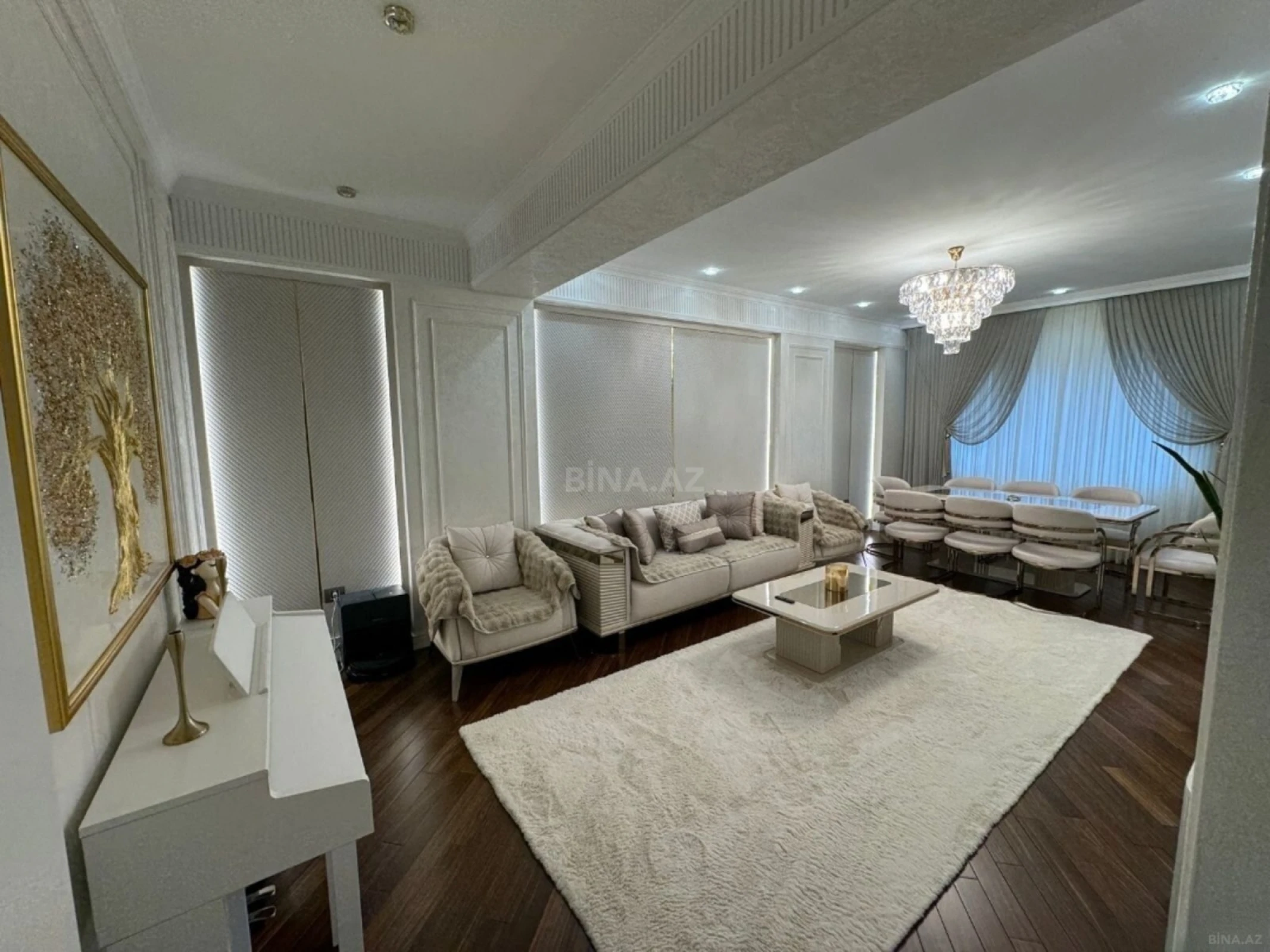 Satılır 4 otaqlı mənzil 200 m²
