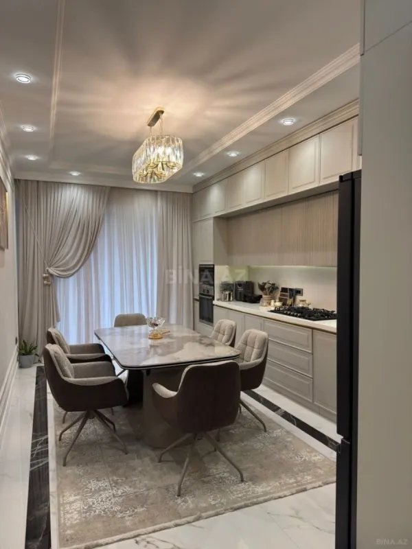 Satılır 4 otaqlı mənzil 200 m²