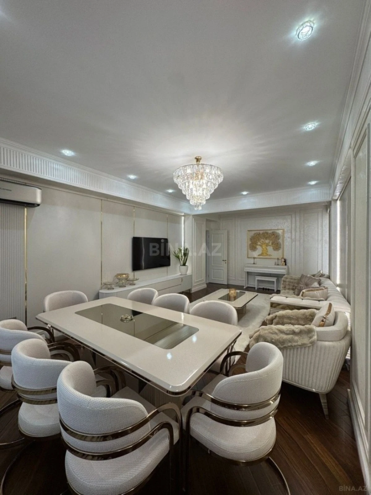 Satılır 4 otaqlı mənzil 200 m²