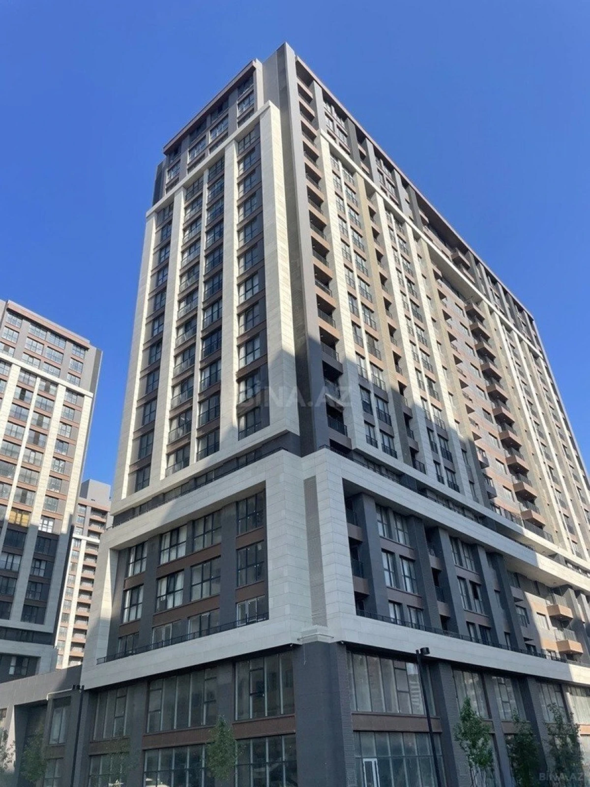 Satılır 4 otaqlı mənzil 200 m²