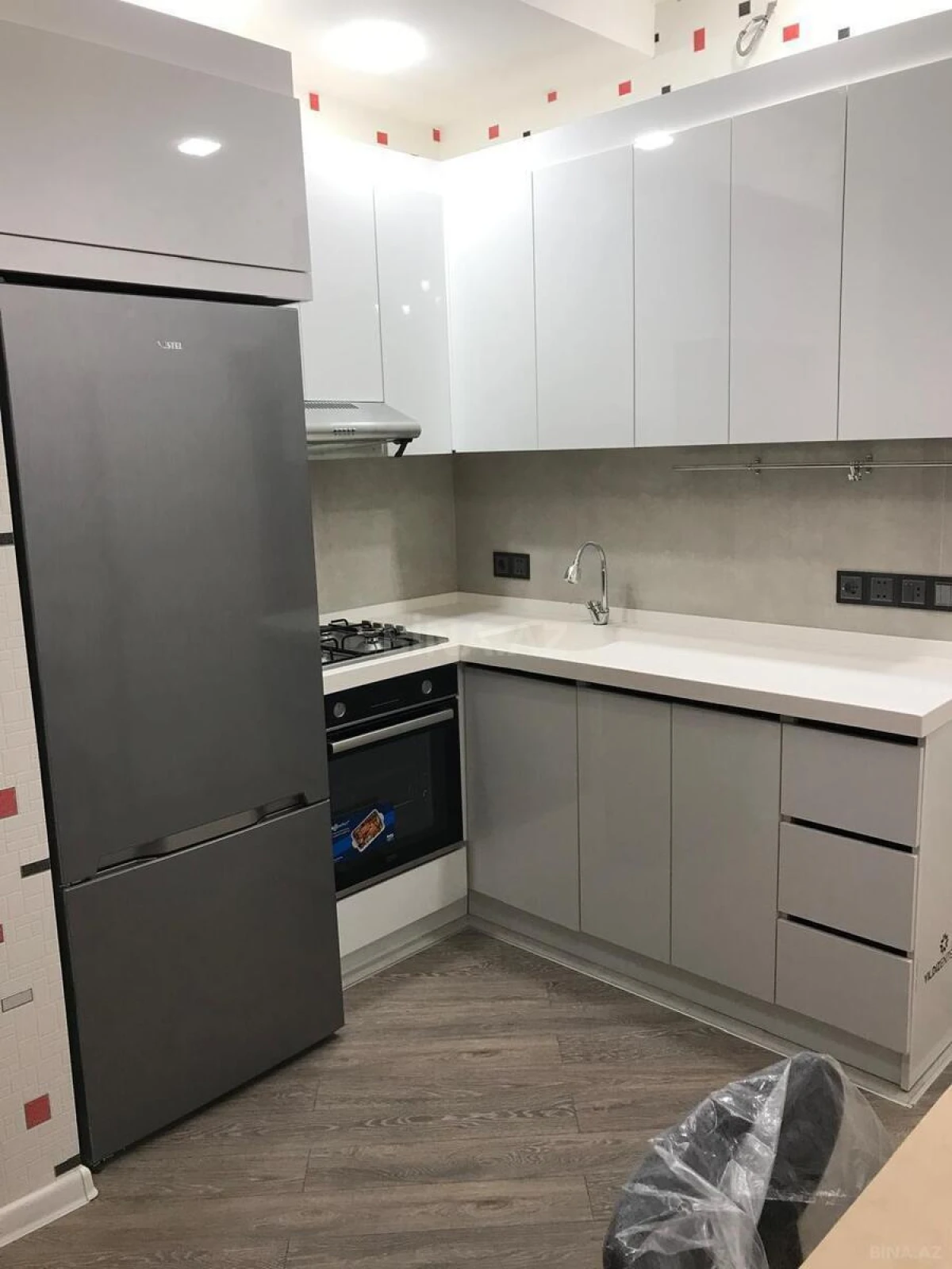 Kirayə verilir 3 otaqlı mənzil 111 m²