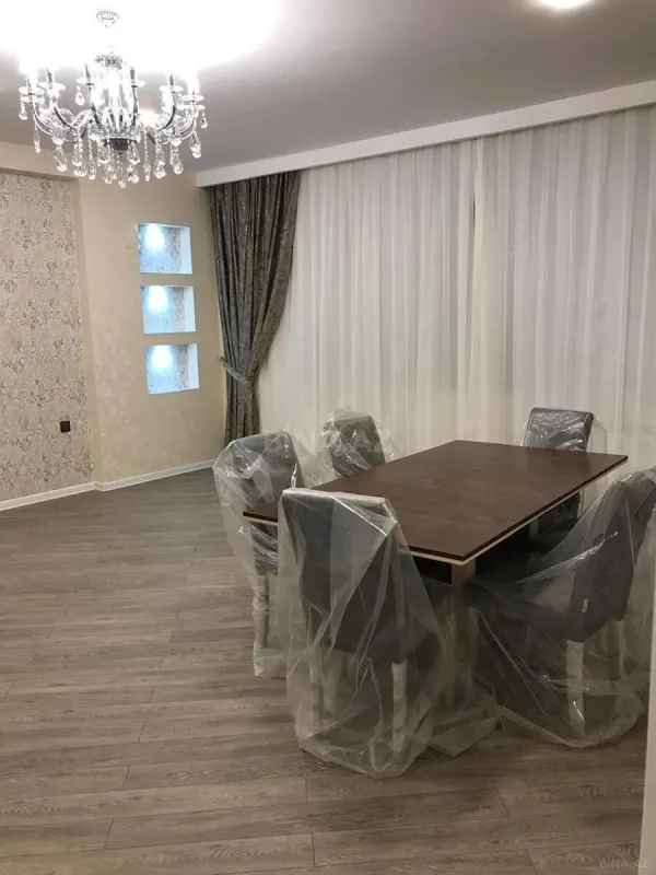 Kirayə verilir 3 otaqlı mənzil 111 m²
