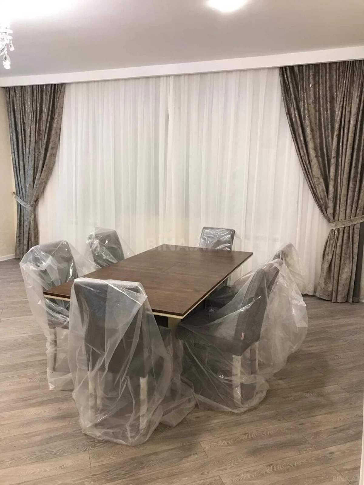 Kirayə verilir 3 otaqlı mənzil 111 m²