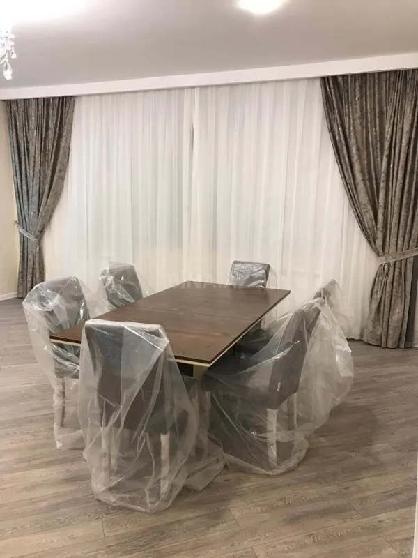 Kirayə verilir 3 otaqlı mənzil 111 m²
