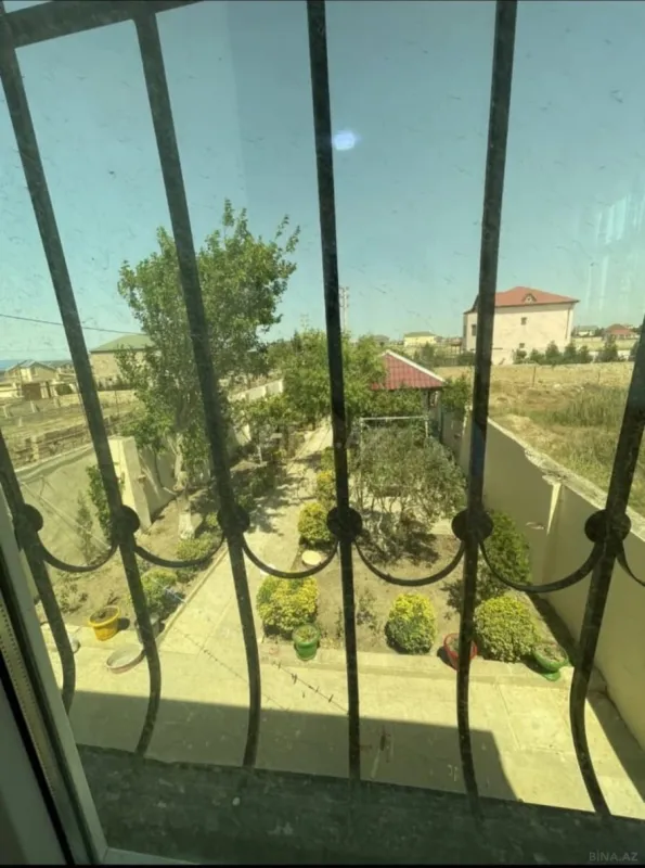 Kirayə verilir 6 otaqlı həyət evi 300 m²