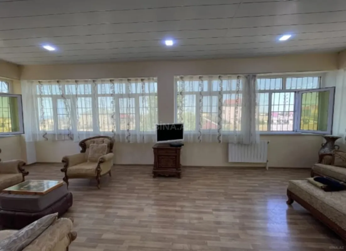 Kirayə verilir 6 otaqlı həyət evi 300 m²