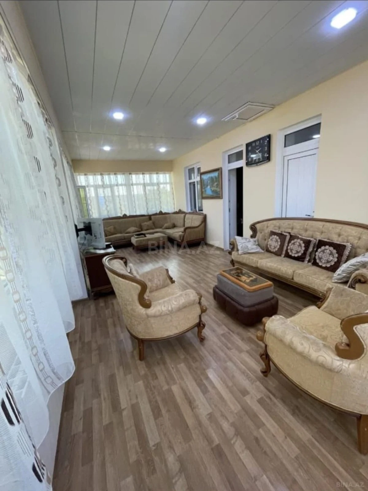 Kirayə verilir 6 otaqlı həyət evi 300 m²