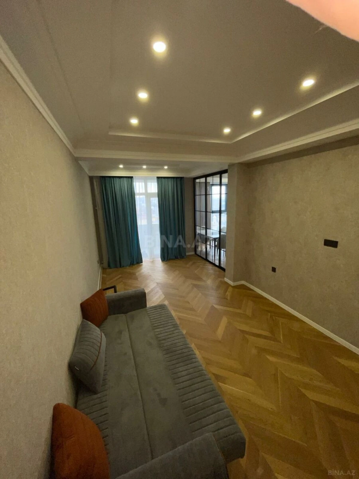 Kirayə verilir 2 otaqlı mənzil 80 m²