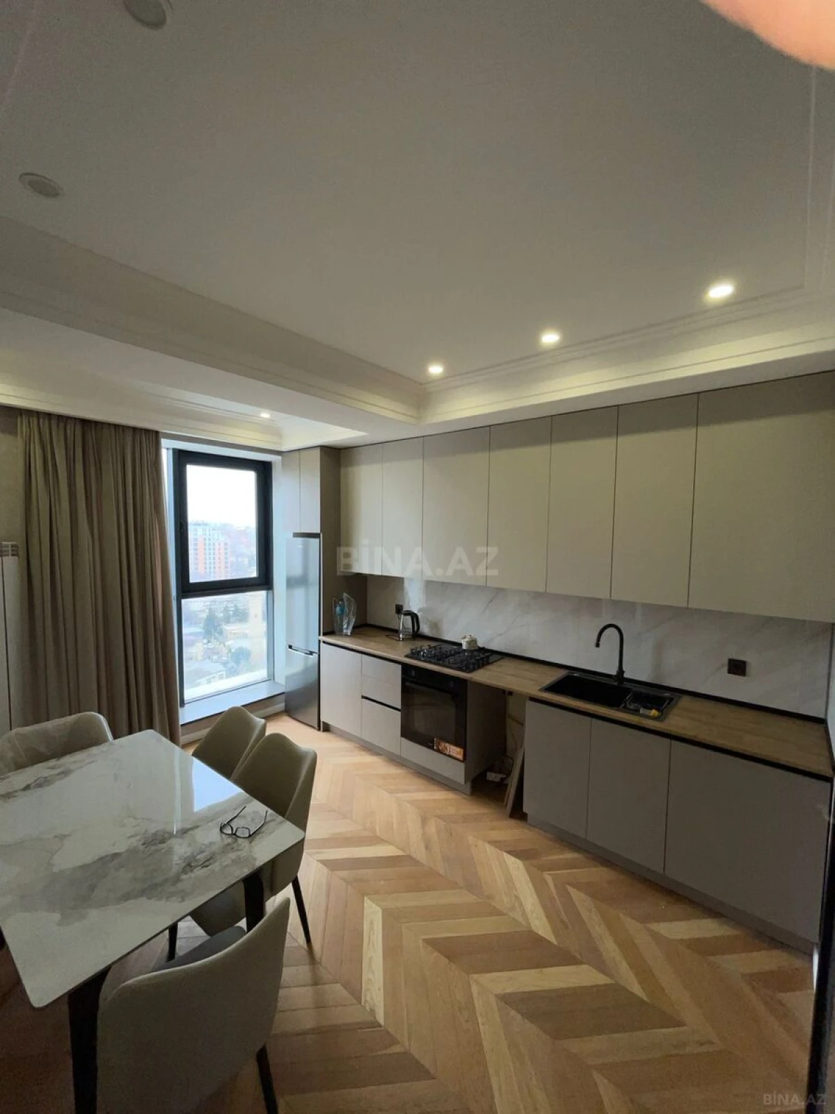 Kirayə verilir 2 otaqlı mənzil 80 m²