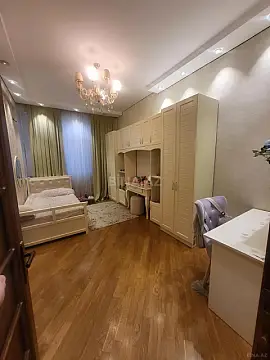 Satılır 4 otaqlı mənzil 175 m²