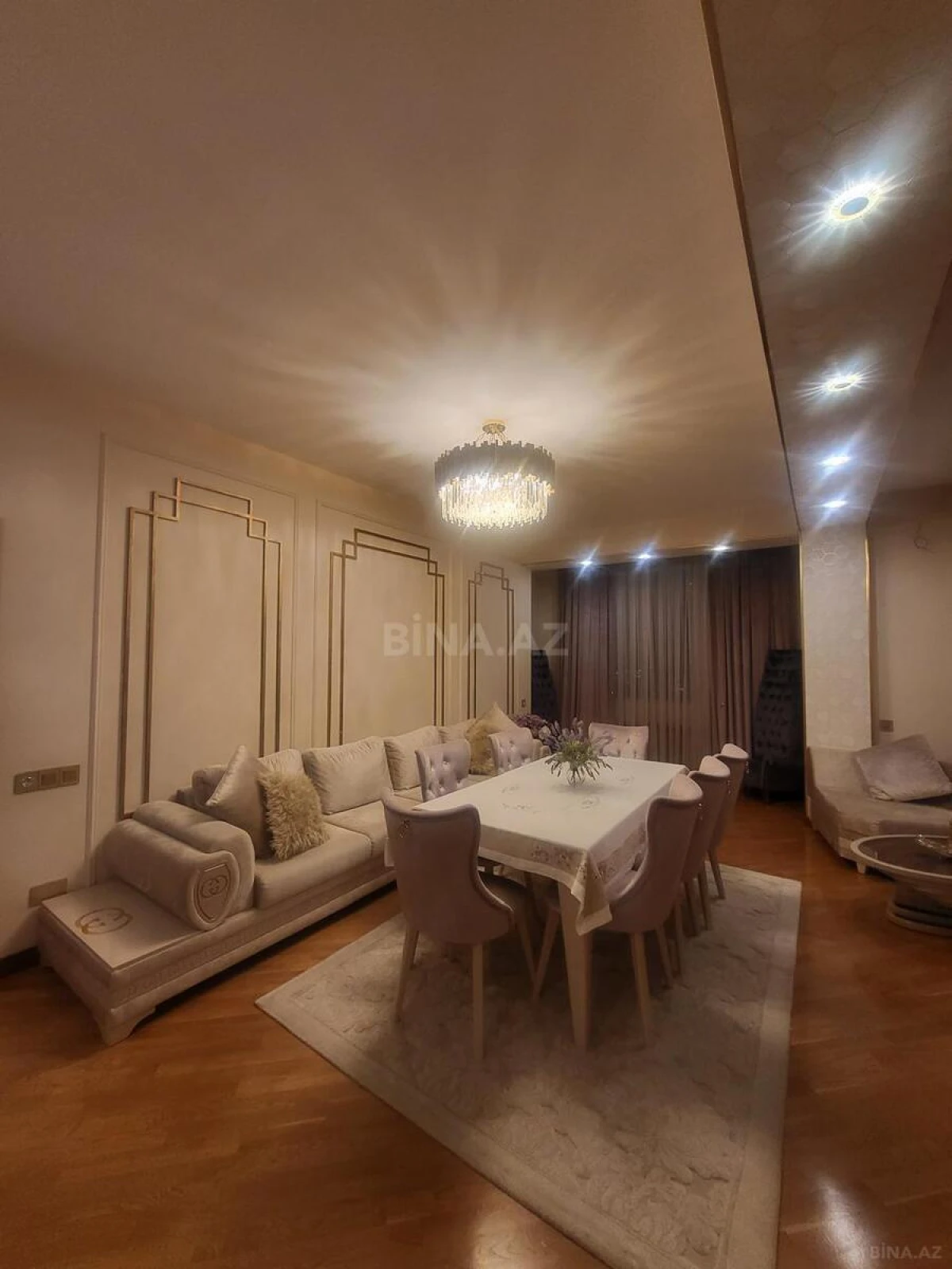 Satılır 4 otaqlı mənzil 175 m²