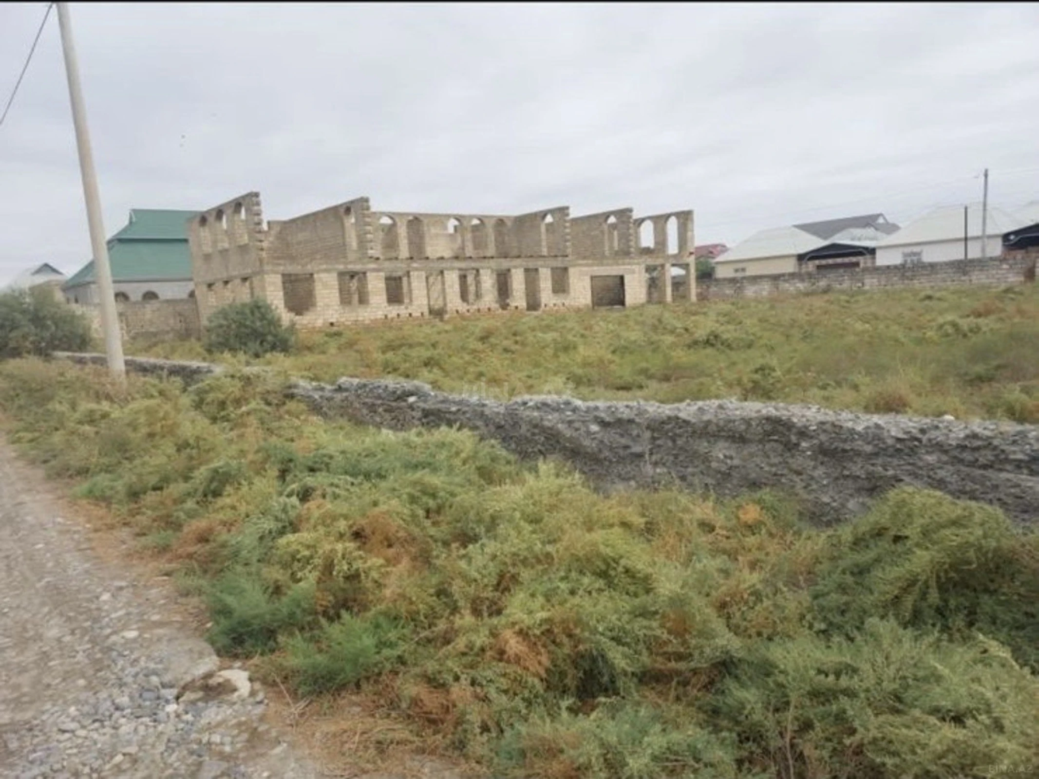 Satılır 12 otaqlı həyət evi 1000 m²