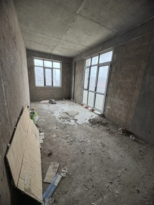 Satılır 2 otaqlı mənzil 95 m²