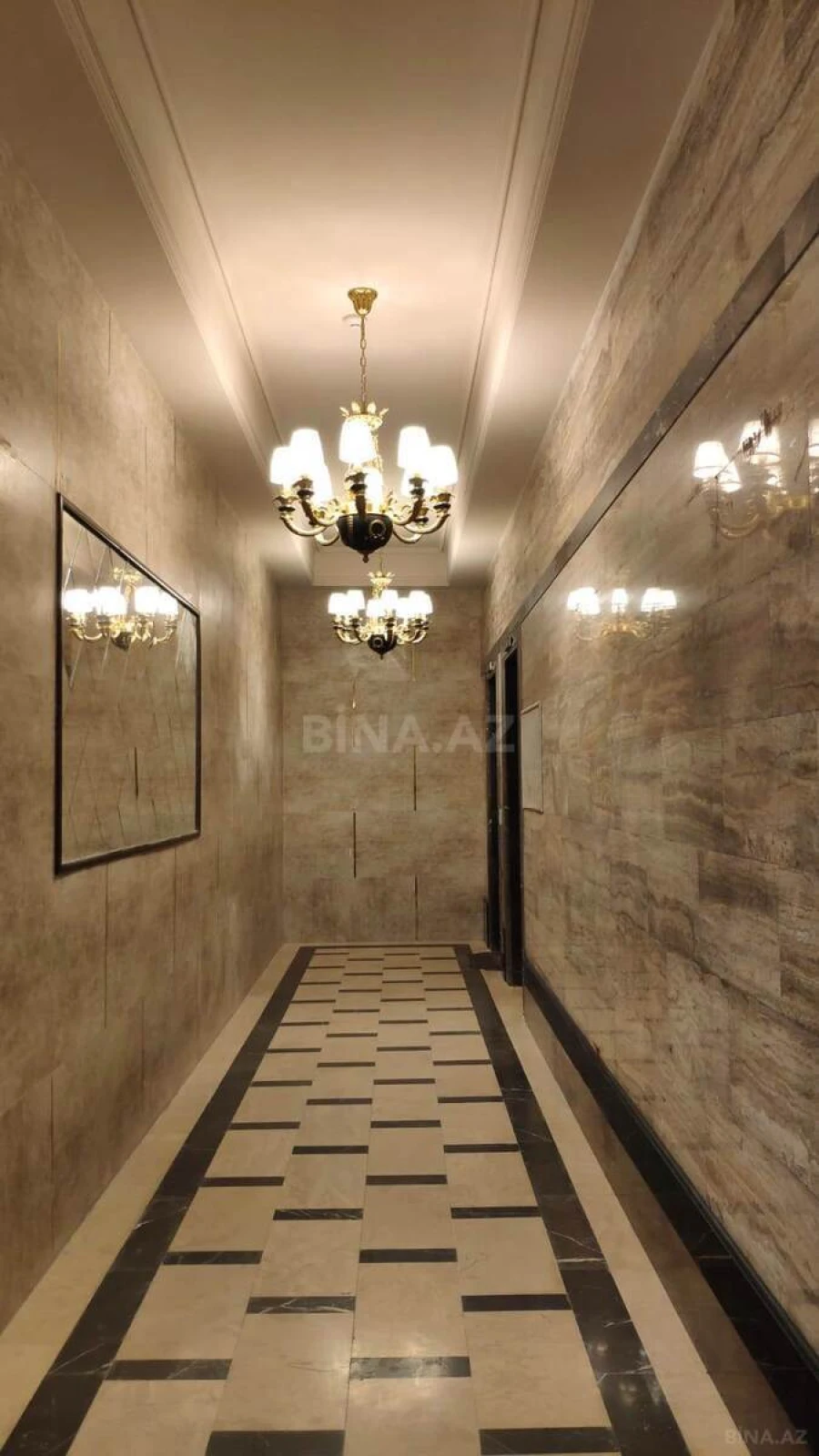 Satılır 6 otaqlı mənzil 423 m²