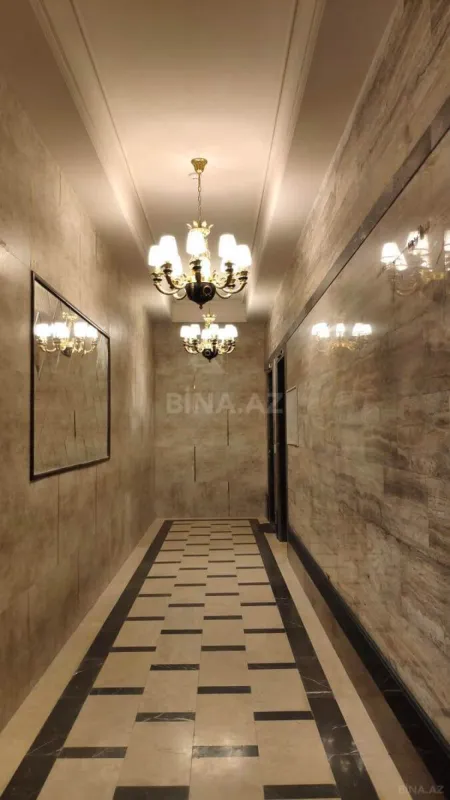 Satılır 6 otaqlı mənzil 423 m²