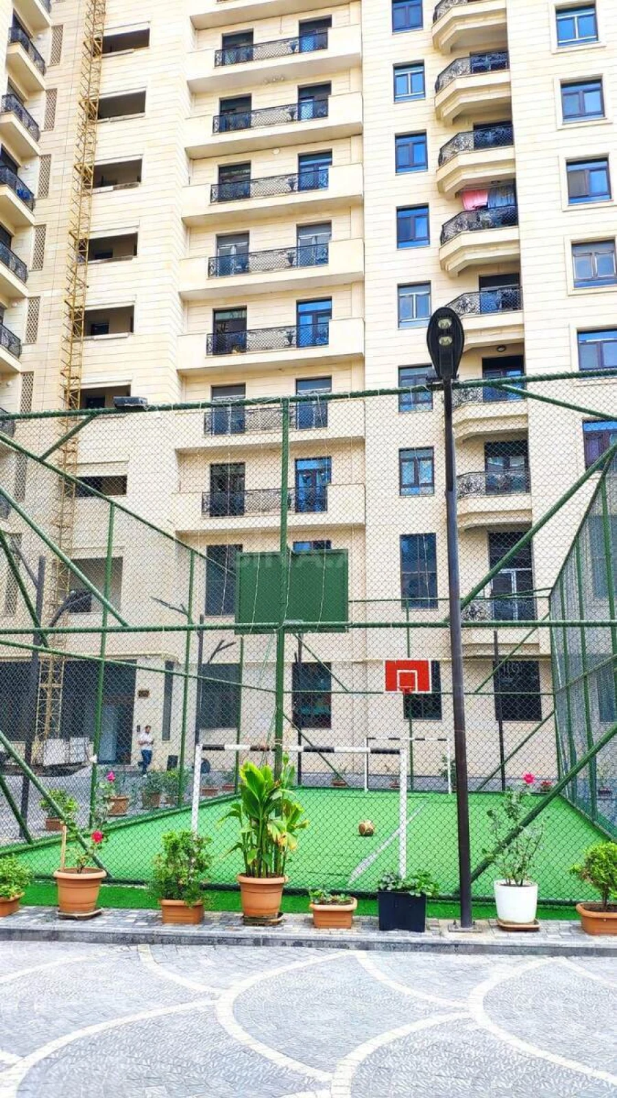 Satılır 6 otaqlı mənzil 423 m²