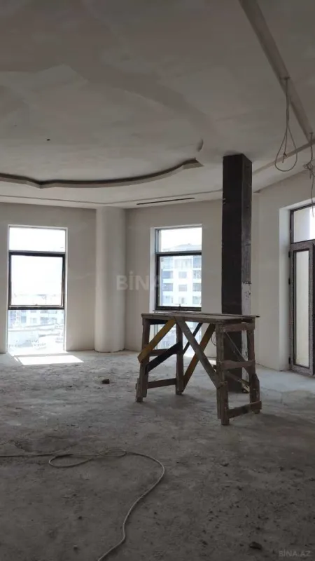 Satılır 6 otaqlı mənzil 423 m²