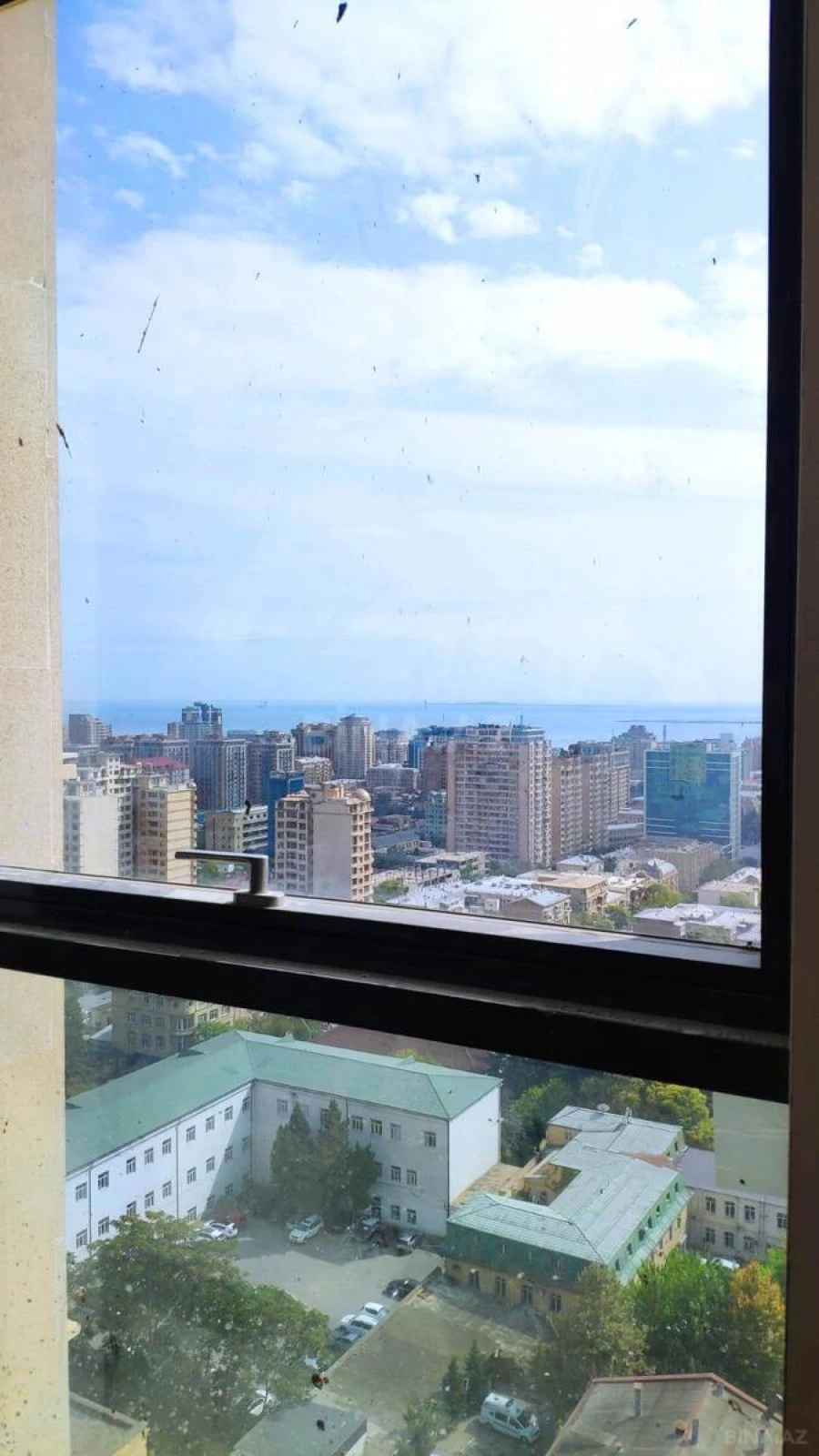 Satılır 6 otaqlı mənzil 423 m²