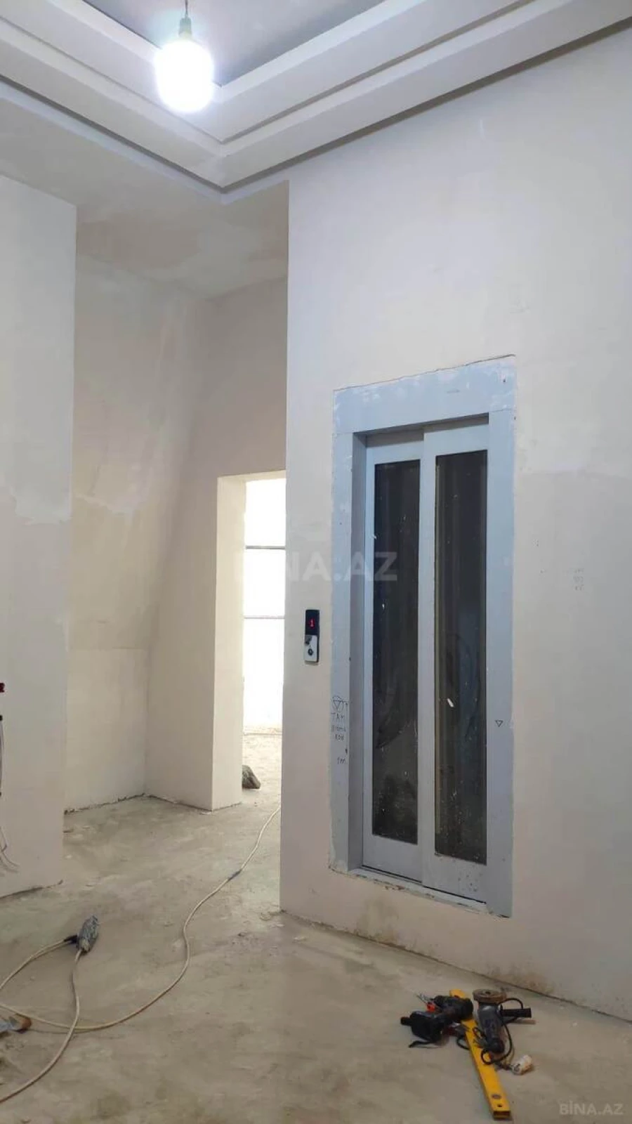 Satılır 6 otaqlı mənzil 423 m²