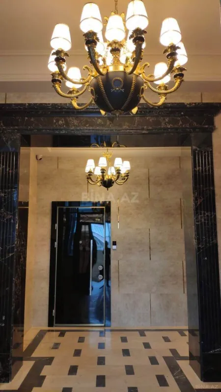 Satılır 6 otaqlı mənzil 423 m²