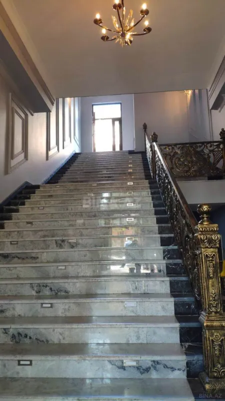 Satılır 6 otaqlı mənzil 423 m²