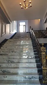 Satılır 6 otaqlı mənzil 423 m²