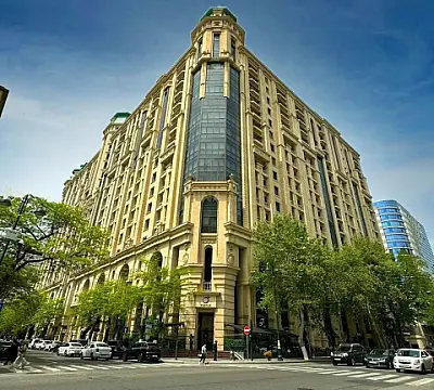 Satılır 6 otaqlı mənzil 423 m²