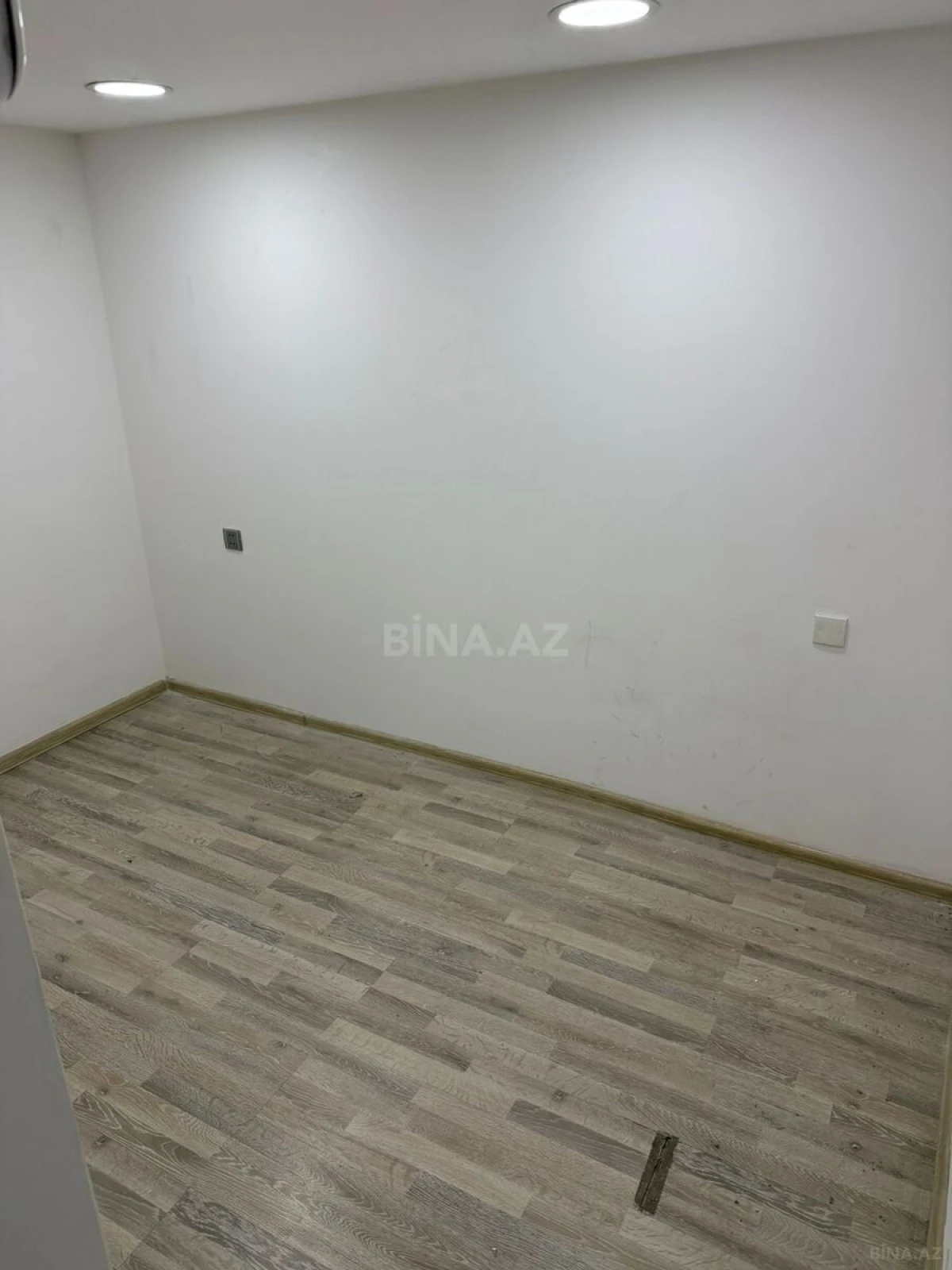 Kirayə verilir 2 otaqlı ofis 16 m²