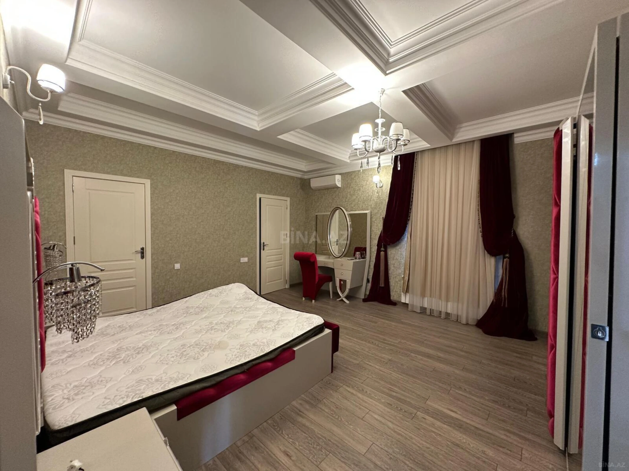 Satılır 5 otaqlı həyət evi 200 m²