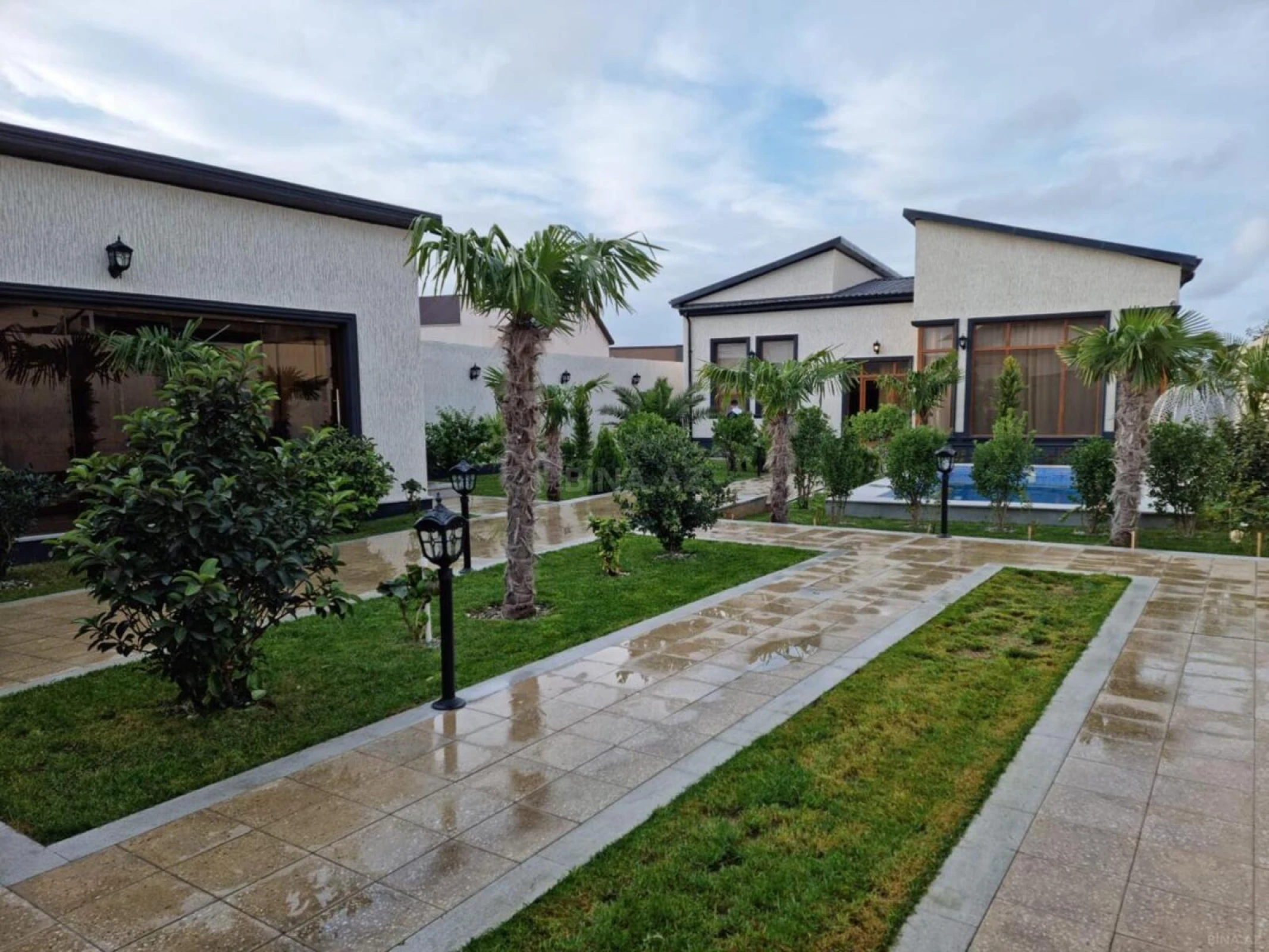 Satılır 5 otaqlı həyət evi 200 m²