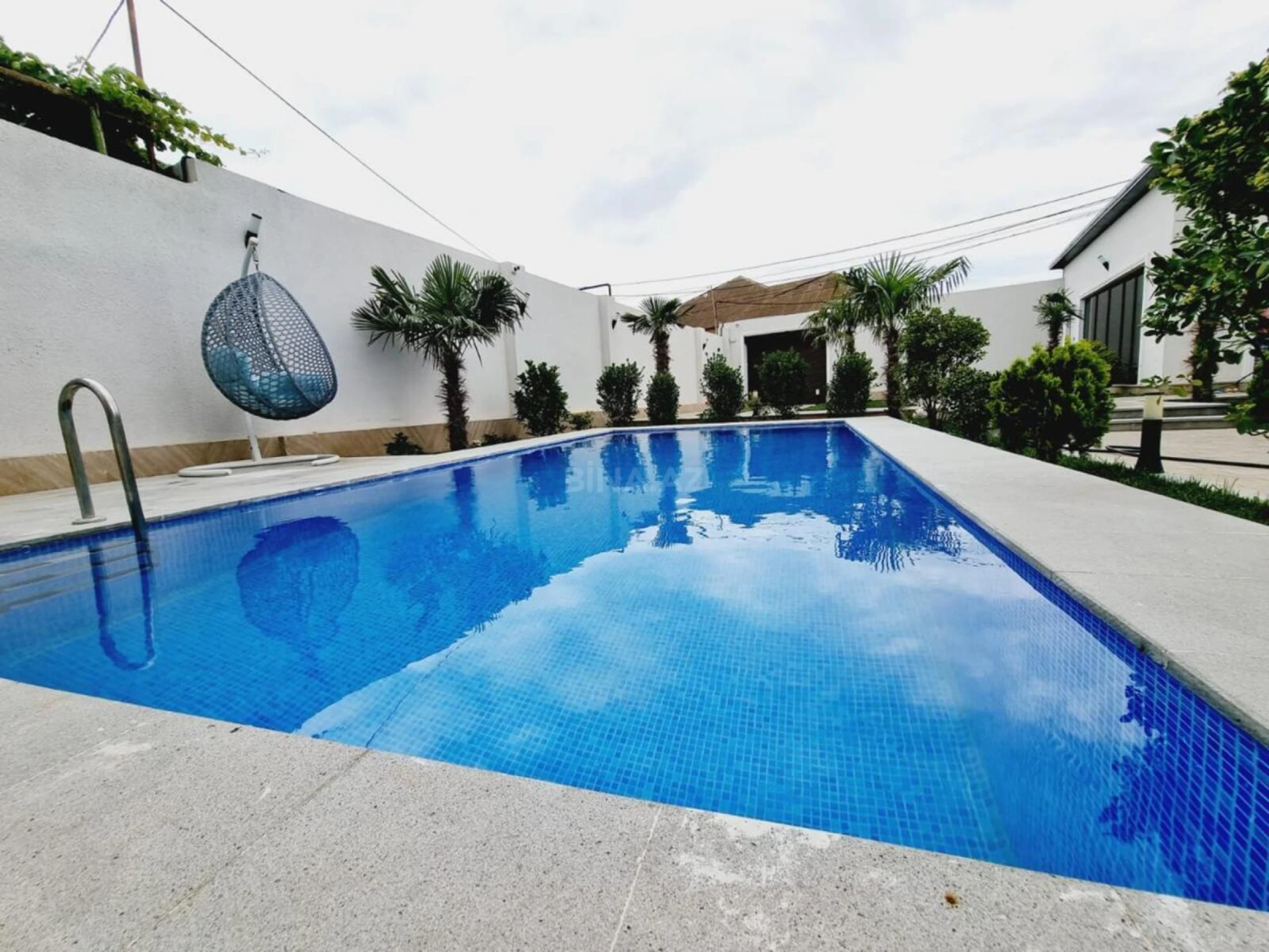 Satılır 5 otaqlı həyət evi 200 m²